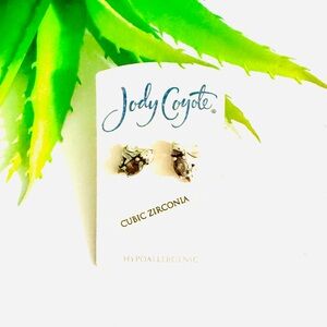 Jody Coyote Bear Brown Cubic Zirconia